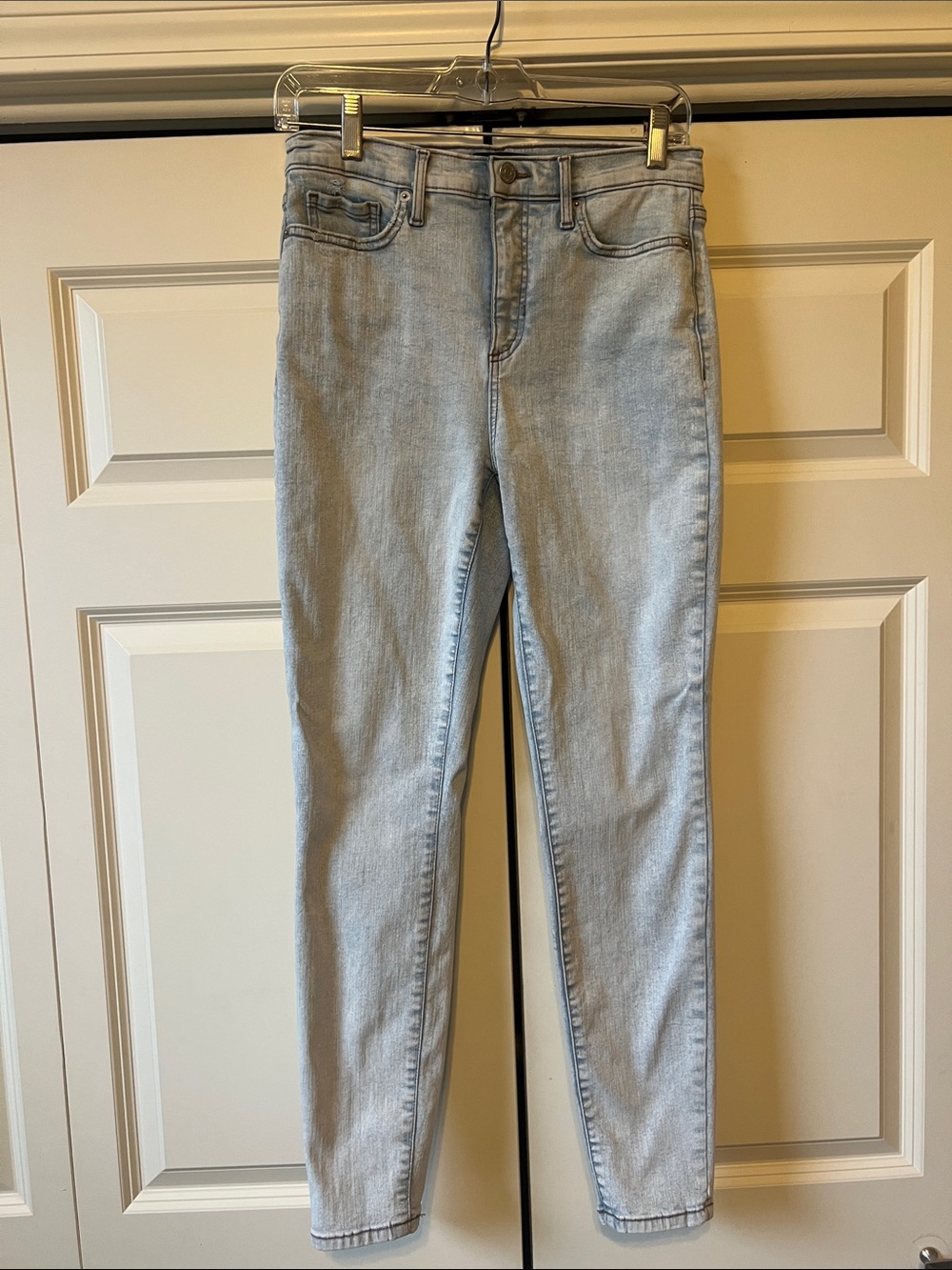 Banana Republic Factory Light Wash Women’s Skinny Jeans - size 6